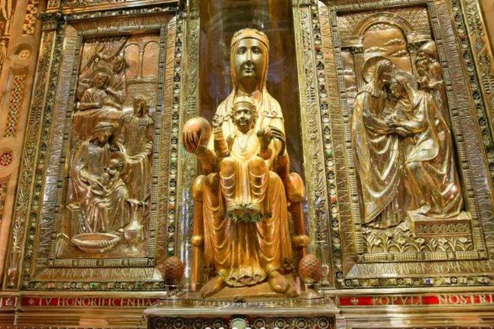 Montserrat Monastery Private Tour with Cable Car or Cogwheel