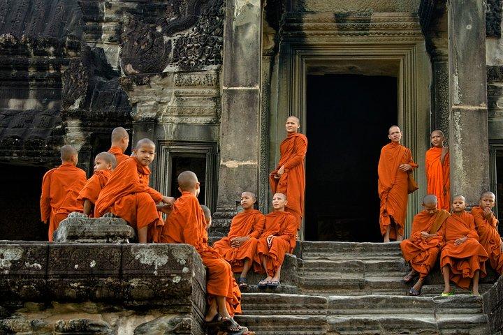 5-day Siem Reap deep into Angkor temples & Floating village
