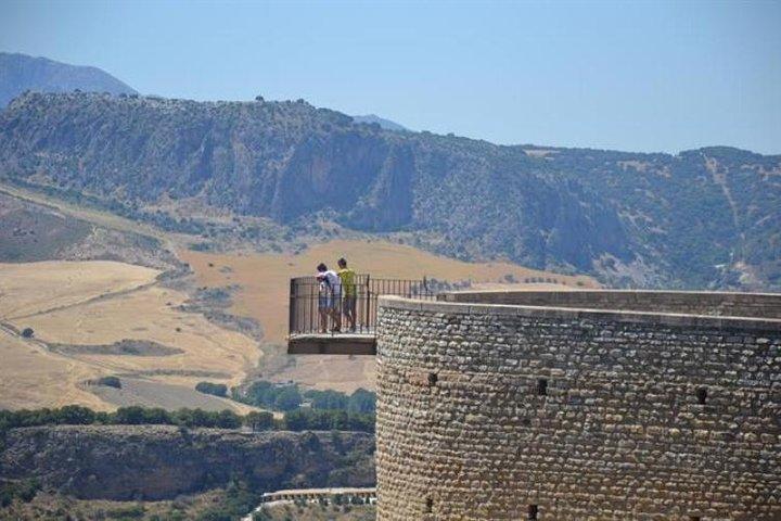 Ronda and Setenil de las Bodegas tour from Malaga