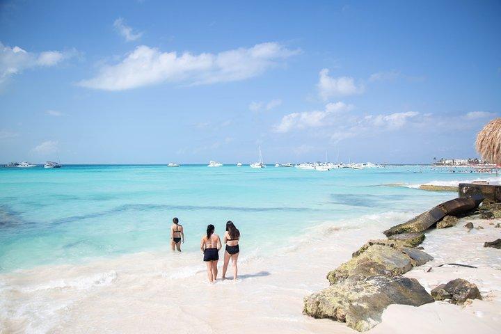 Tour in a Catamaran to Isla Mujeres with all included for the best price!