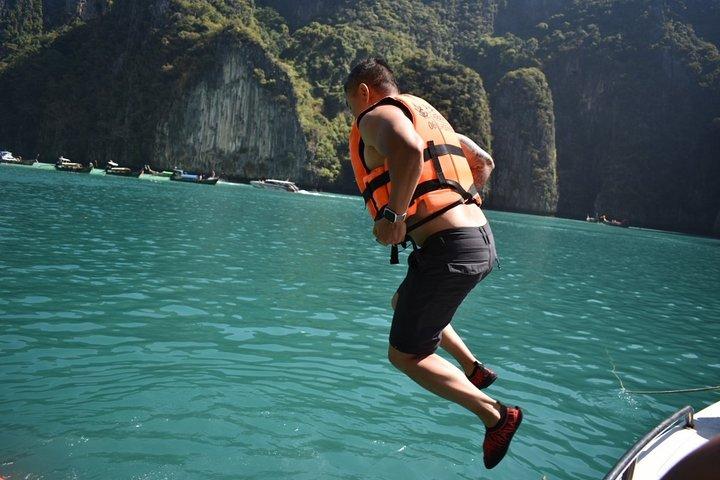 Phi Phi Islands Speedboat Full-Day Tour from Phuket +Buffet Lunch