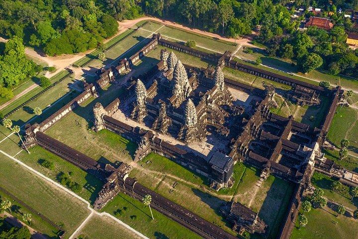 2-Day Highlights of Siem Reap & Angkor Complex