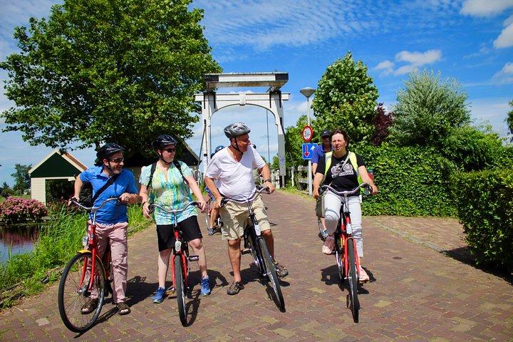 Amsterdam: Bike Rental & free Self Guided bike tour EN/FR/DE/ES