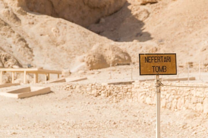 Private Guided Tour to Habu Temple, Valley of the Queens and Deir El Madina