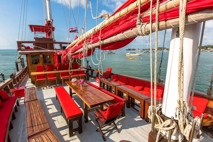 Red Baron Chinese Sailboat Tour from Koh Samui