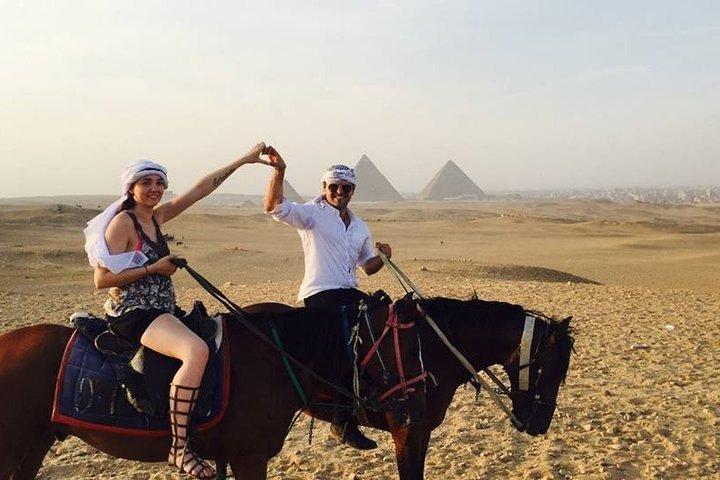 Cairo : 3 Days Giza Pyramids , Egyptian Museum + Overnight in the white desert