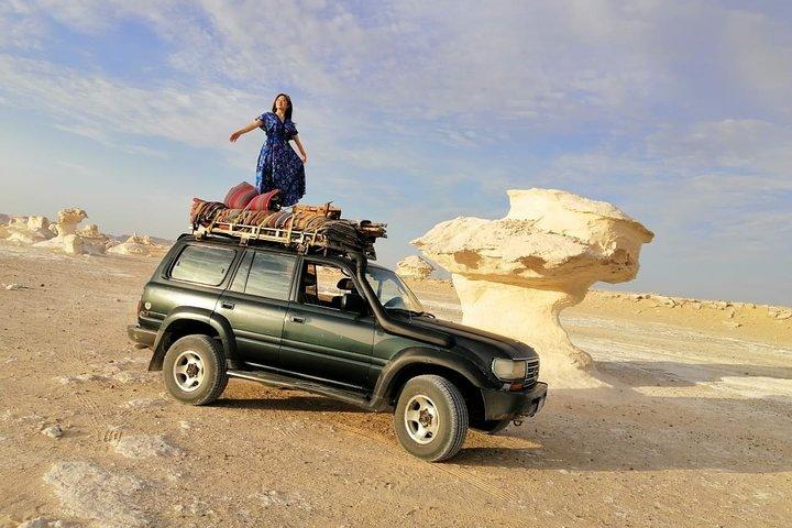 Cairo : 3 Days Giza Pyramids , Egyptian Museum + Overnight in the white desert