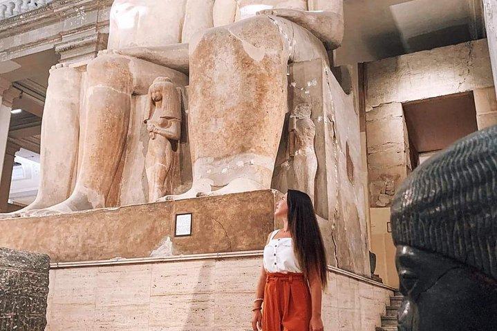 Cairo Private Day-Tour to Giza pyramids,Sphinx, Egyptian Museum & Bazaar+ Lunch