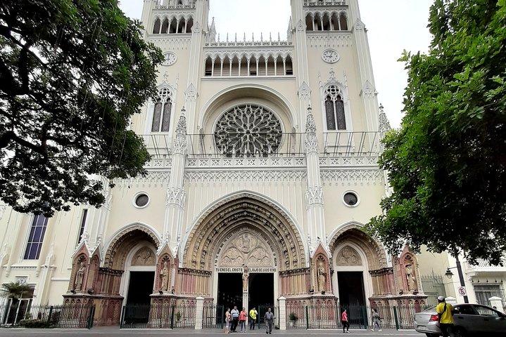 Guayaquil´s Night Tour with Drinks at FrutaBar