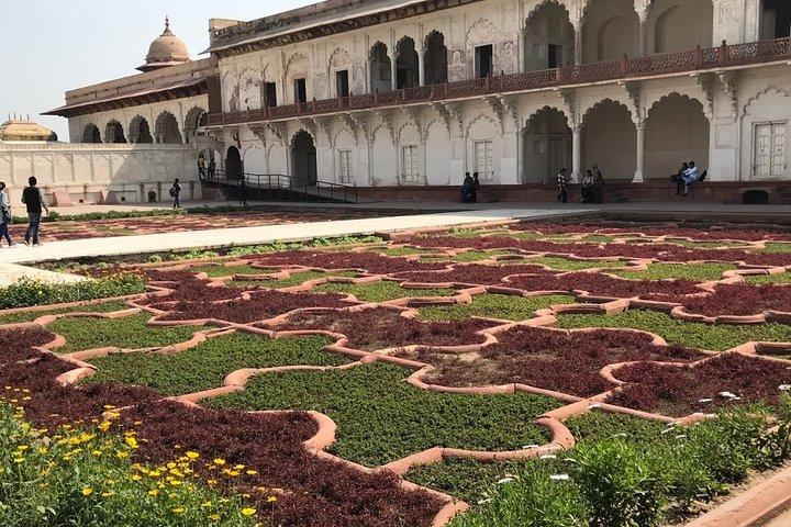 Approved Tour Guide in Agra for Full Day Sightseeing