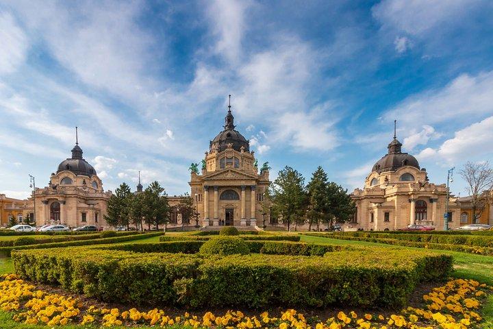 4 hours long private walking tour in Budapest
