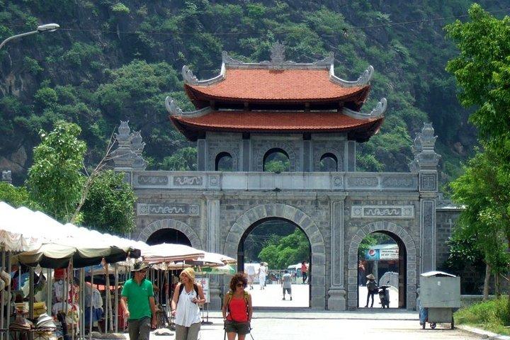 1-day Van Long Natural Reserve and Hoa Lu ancient town in Ninh Binh