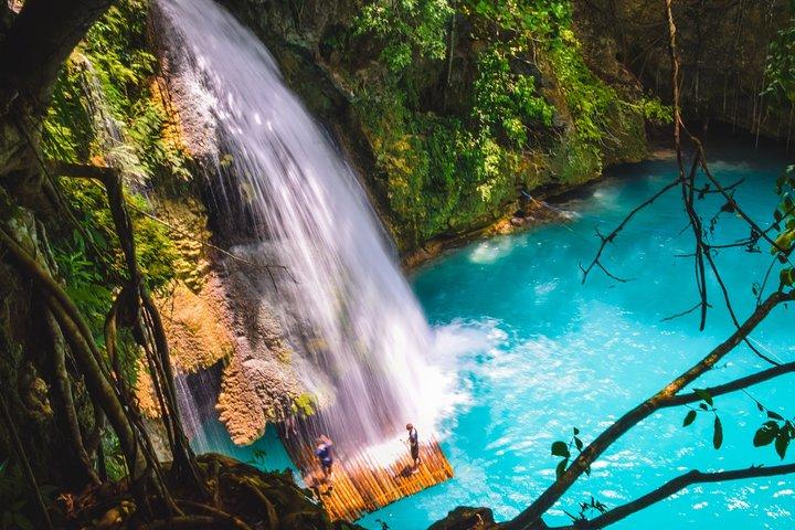 Full-Day Moalboal Islands and Kawasan Falls Small-Group Tour from Cebu