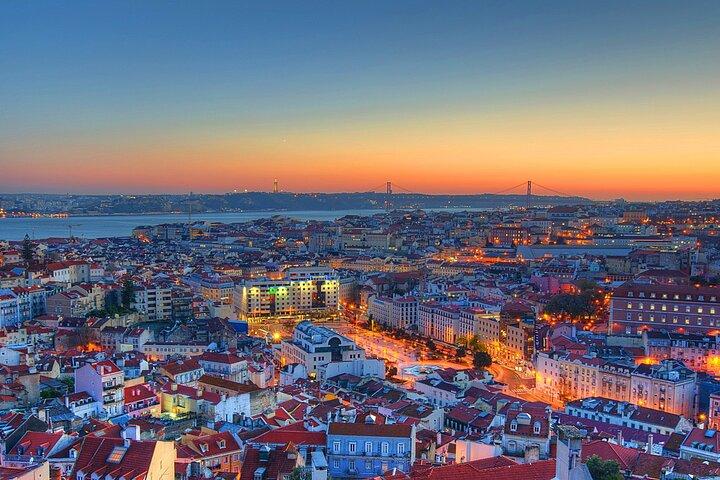 Lisbon by Night Private Tour with Dinner and Fado Show