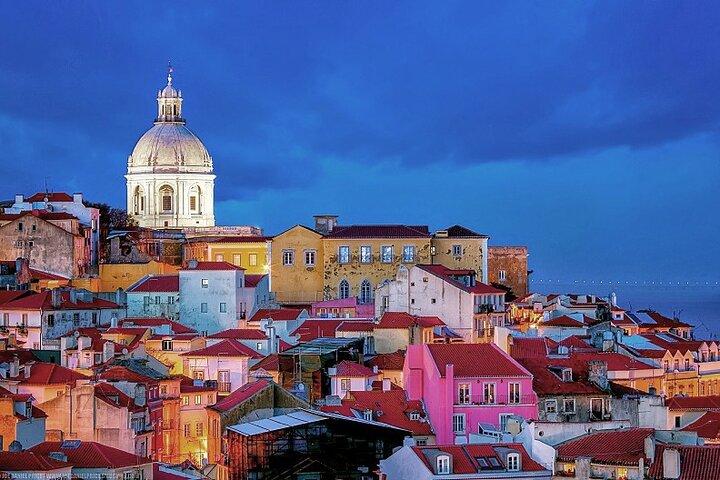 Lisbon by Night Private Tour with Dinner and Fado Show