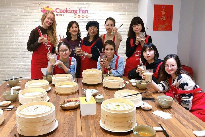 Xiao long bao, Pork thick soup, Bubble milk tea. (Taiwan Cooking Class)-B