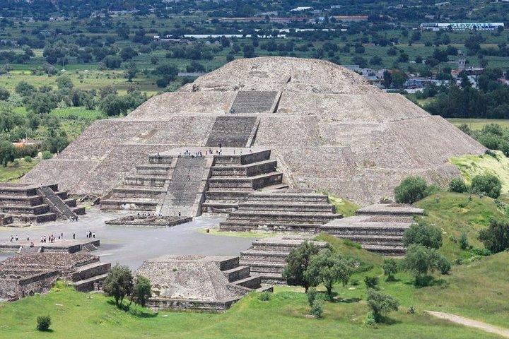 Private Tour to the Pyramids of Teotihuacán from CDMX from 1 to 4 people