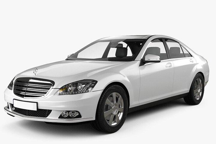 Colombo Airport (CMB) to Colombo City Private Transfer by Mercedes Benz E200