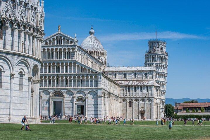 PRIVATE Day-Trip Tour around Pisa and Lucca from Florence