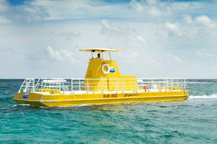 Hop-on Hop-off City Tour Cancun and Glass-Bottom Submarine
