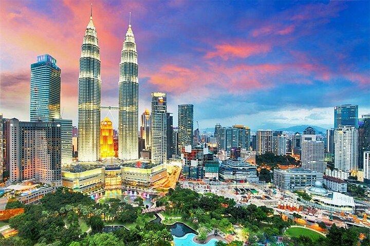 Kuala Lumpur Airport Transfers : Kuala Lumpur to Airport KUL in Business Van