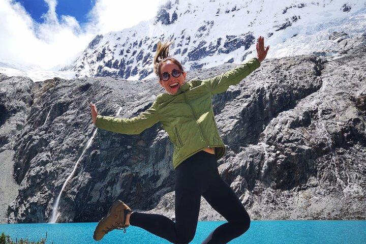 Trekking to Laguna 69