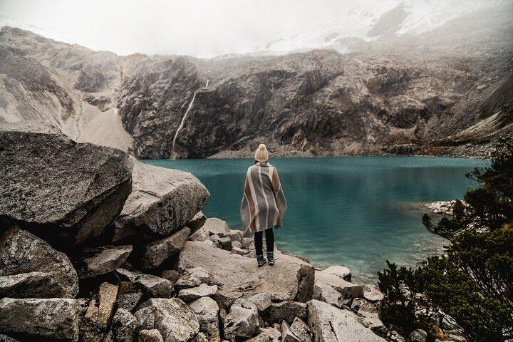 Trekking to Laguna 69