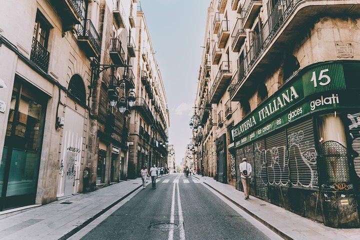 Barcelona Gothic Quarter Walking Tour with Tapas