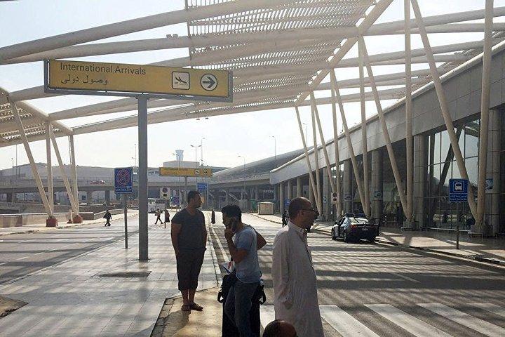 Layover tour to Giza pyramids, Sphinx & Bazaar including Lunch