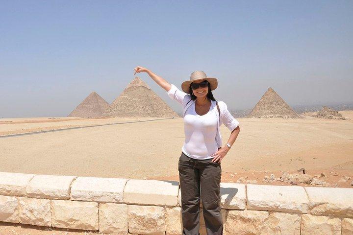 Full-Day Tour to Giza Pyramids, Sphinx, the GEM. museum & Lunch