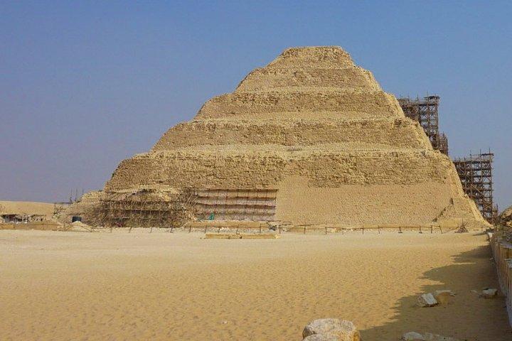 Full Day Private Tour to Giza Pyramids, Memphis and Sakkara Pyramids with lunch