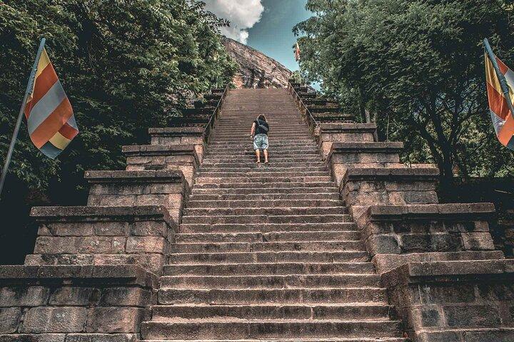 Colombo to Dambulla Shuttle & Yapahuwa Historical Exploring