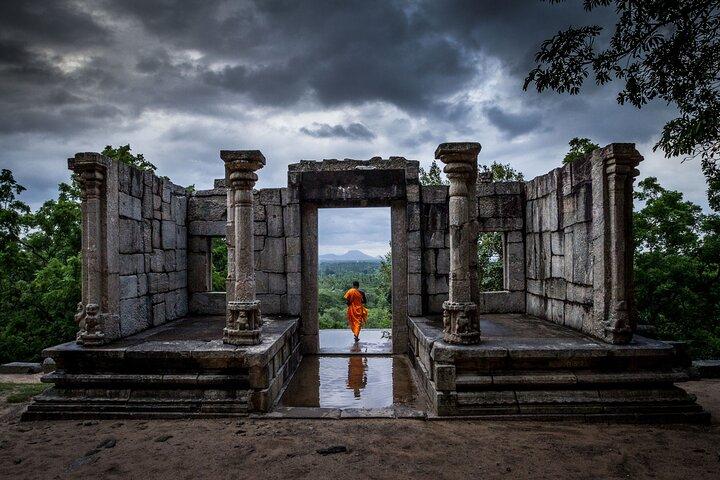 Colombo to Dambulla Shuttle & Yapahuwa Historical Exploring