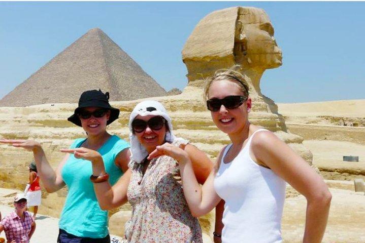 Full-Day Private Tour of Giza and Saqqara Pyramids with Lunch