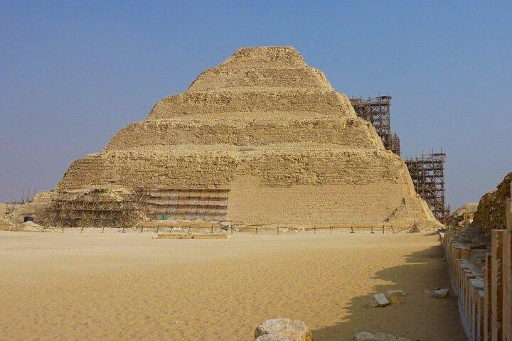 Full-Day Private Tour of Giza and Saqqara Pyramids with Lunch