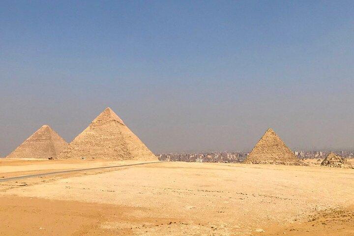 Full-Day Private Tour of Giza and Saqqara Pyramids with Lunch