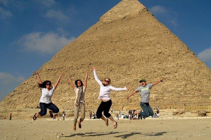 8 Hours Tour to Giza Pyramids, Sphinx, Sakkara Pyramids & Memphis