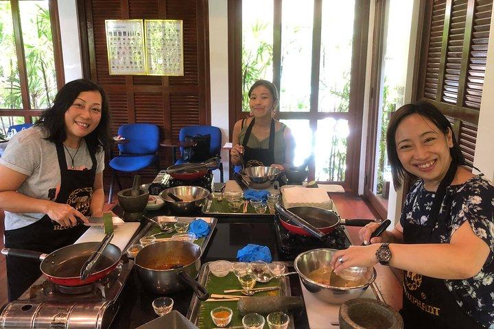Blue Elephant Thai Cooking Class with Market Tour in Phuket
