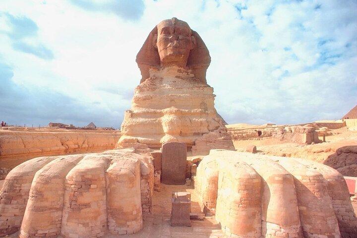 Private Cairo Pyramids and Museum Tour with Shopping in Bazaar
