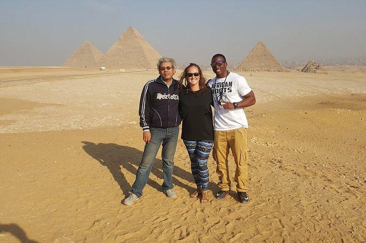 Full-Day Private Tour to the Giza Pyramids, Sphinx and Sakkara pyramids.
