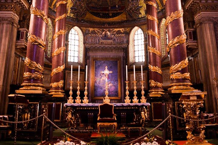 Private Tour with guide & Luxury Car: Holy Churches of Rome