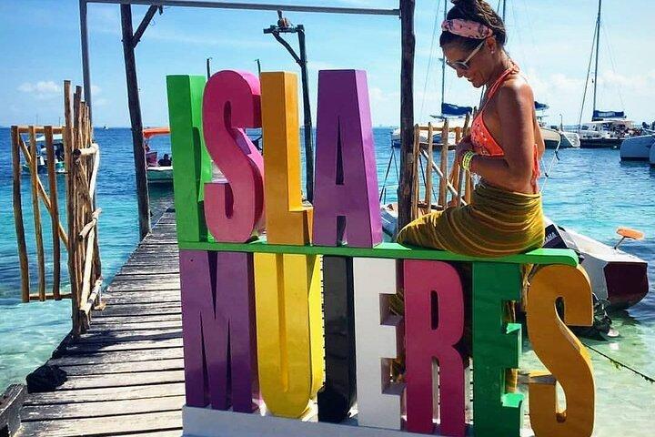 Catamaran Sailing to Isla Mujeres with Snorkeling, Lunch & Open Bar included