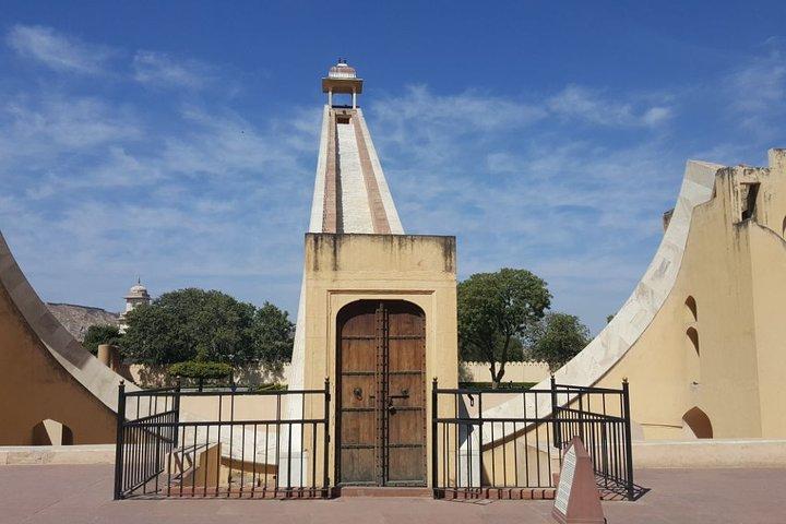 2-Day Private Jaipur City Sightseeing Tour with Three Forts