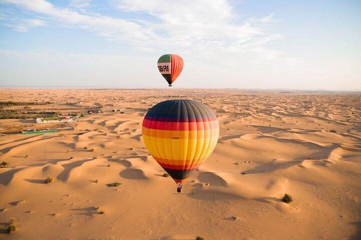 Hot Air Balloon Ride With Gourmet Breakfast and Falcon Show