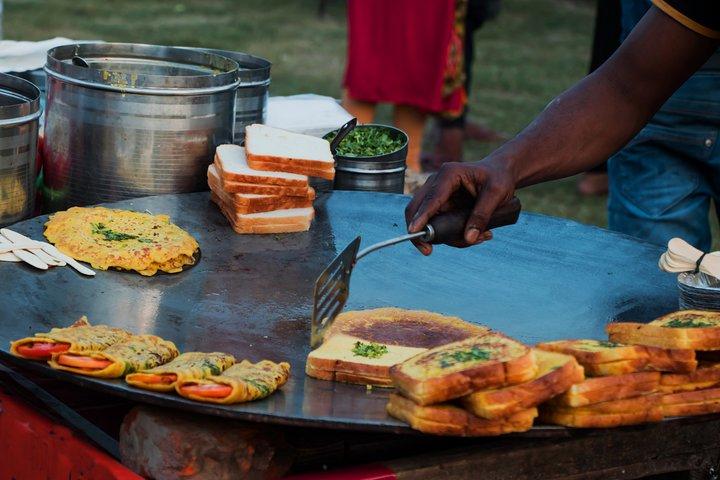 Hyderabad Shopping and Food Tasting Experience (Guided Halfday City Tour by Car)
