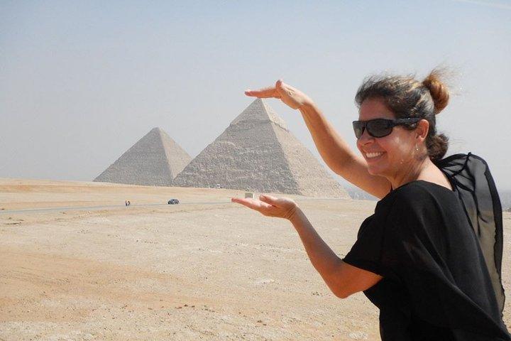 Cairo Private Day-Tour to Giza pyramids,Sphinx, Egyptian Museum & Bazaar+ Lunch