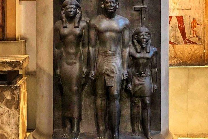 Cairo Private Day-Tour to Giza pyramids,Sphinx, Egyptian Museum & Bazaar+ Lunch