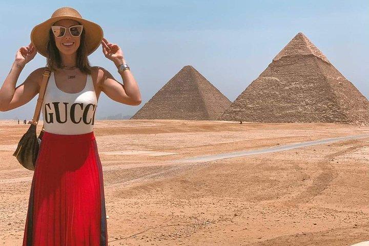 Cairo Private Day-Tour to Giza pyramids,Sphinx, Egyptian Museum & Bazaar+ Lunch