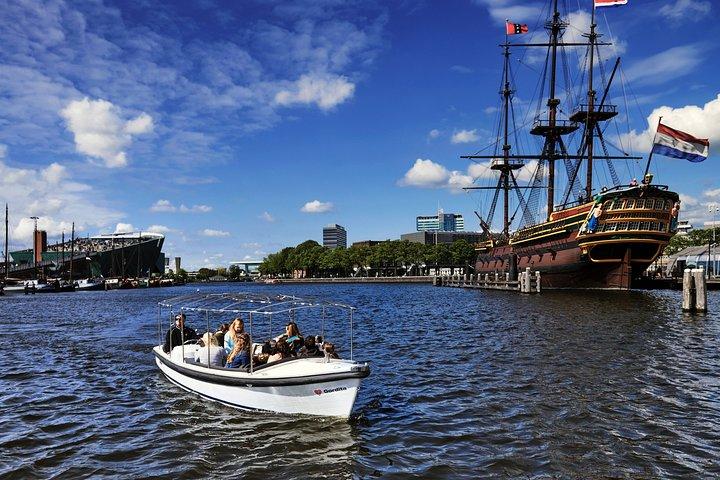 Amsterdam: 60-Minute Guided Private Canal Cruise with Drinks