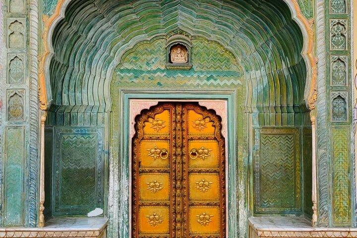2-Day Private Jaipur City Sightseeing Tour with Three Forts
